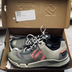 Mens Adidas shoes size 10.  Never worn.  Non-smoking house.